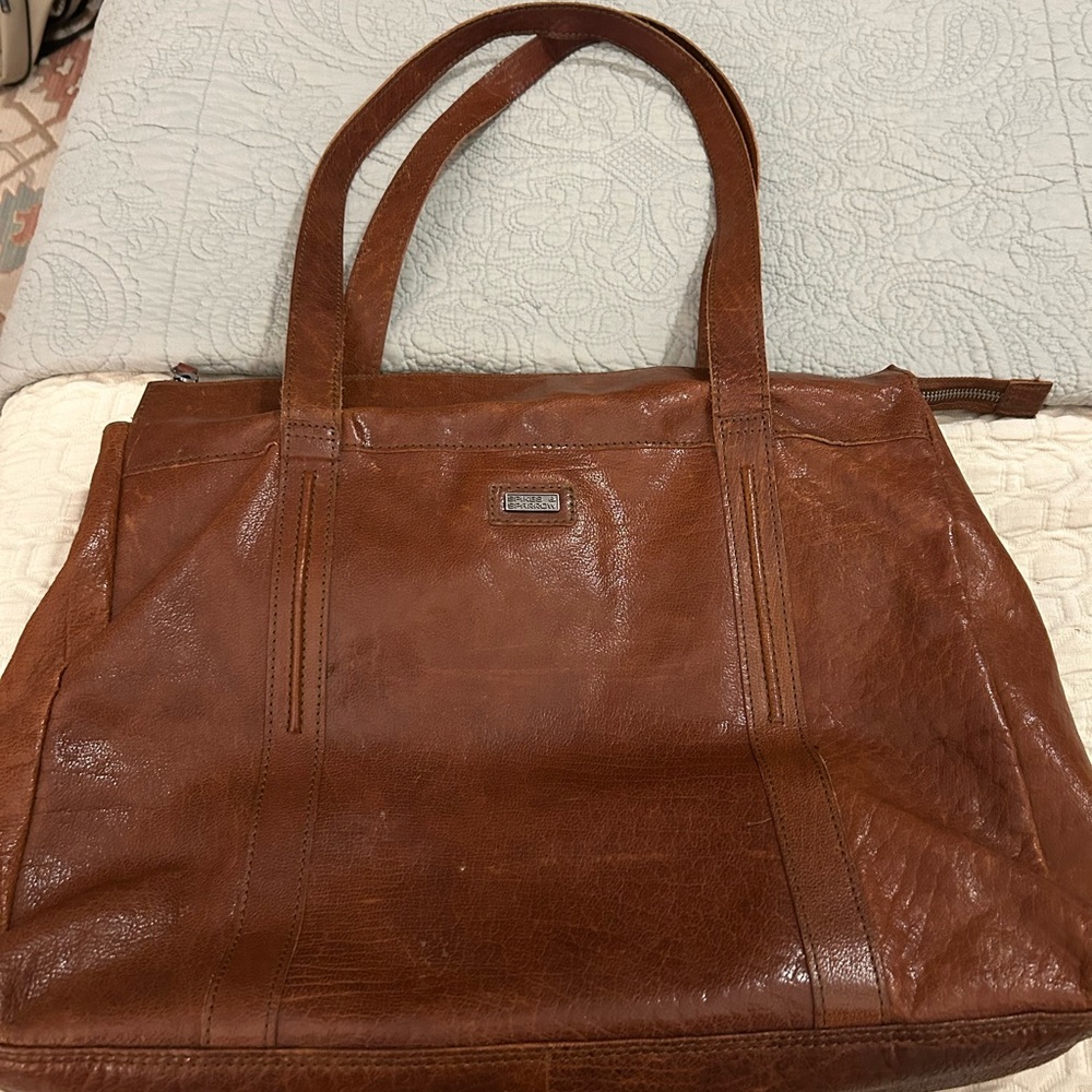 Brown Shoulder Bag with Leather Material and Structured Design - Picture 2 of 13